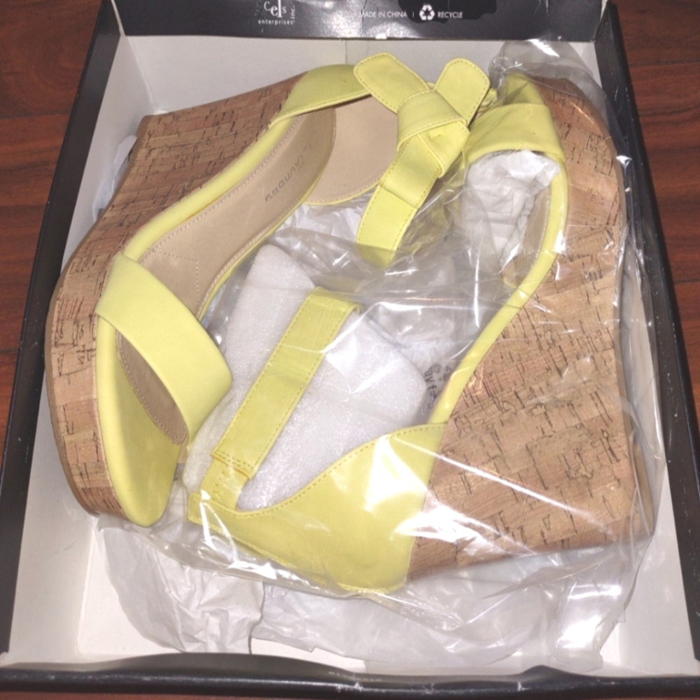 Women's Wedge's Size 9.5